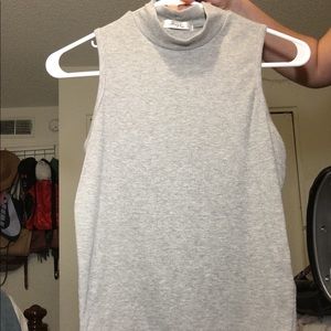 Muscle tank crop top